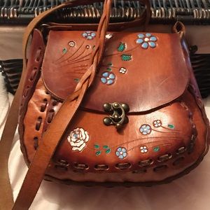Beautiful Vintage crossbody flower tooled purse